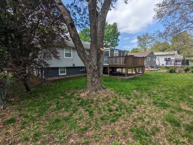 Building Photo - 2560 SW Belle Ave