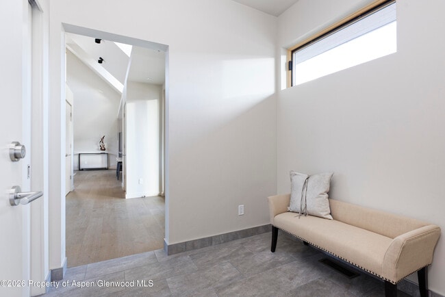 Building Photo - 113 Valley Ct