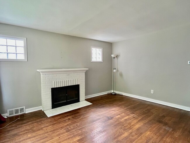 Building Photo - Adorable 2 BR in Susquehanna Township