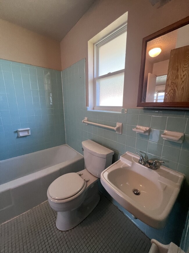 Building Photo - 735 NW 5th St