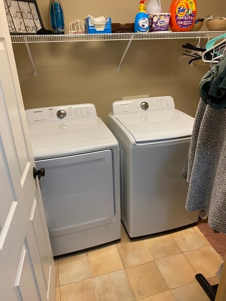laundry - 1140 Nolan Ct