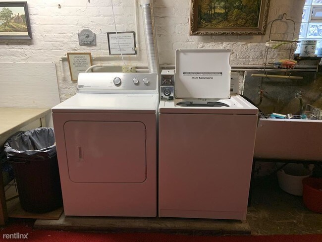 Building Photo - 2106 Surrey Rd