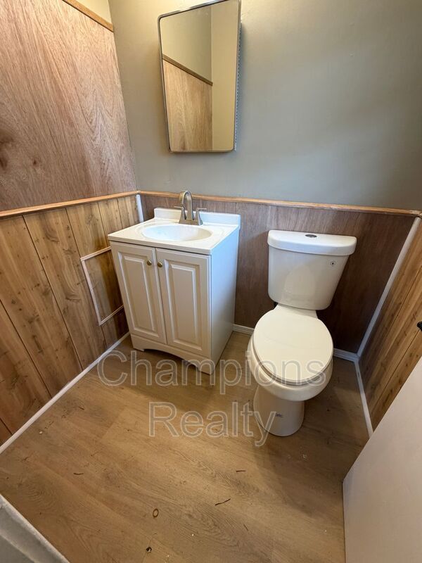 Building Photo - 1502 Baker St