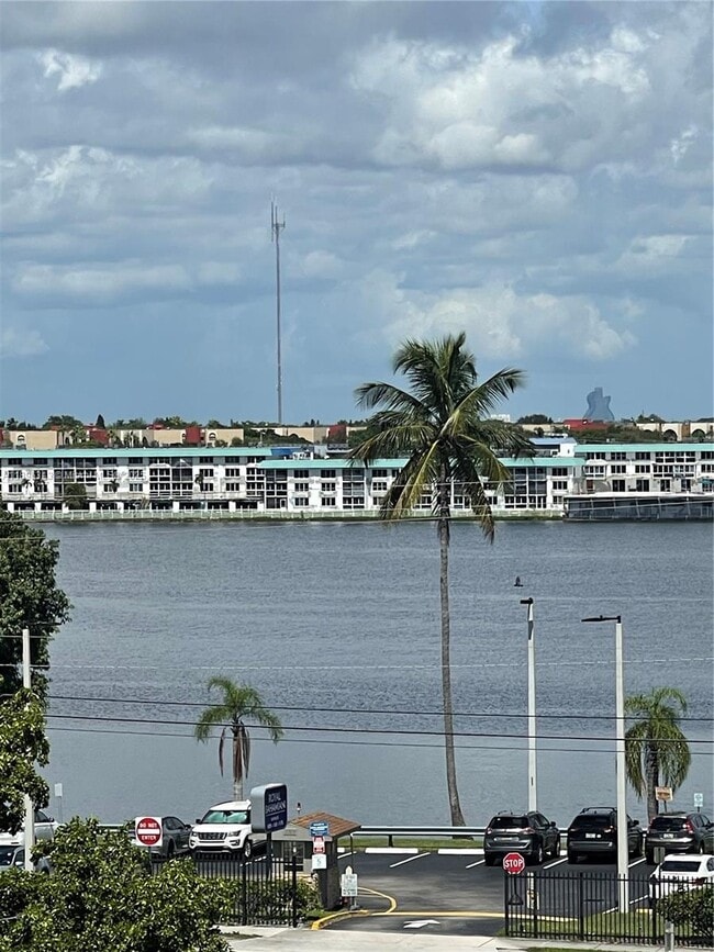 Building Photo - 1200 NE Miami Gardens Dr