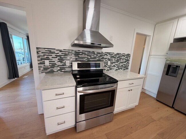 Building Photo - Spacious 4 Bedroom/2Bathroom Home in South San Francisco!