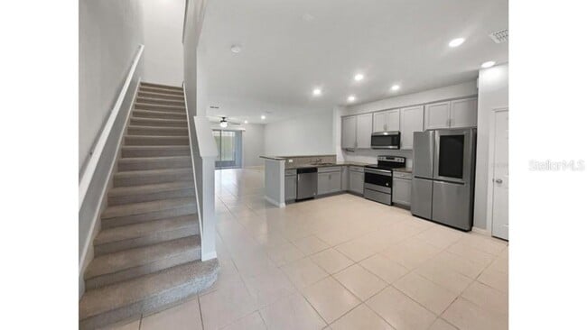 Building Photo - 3737 Plainview Dr