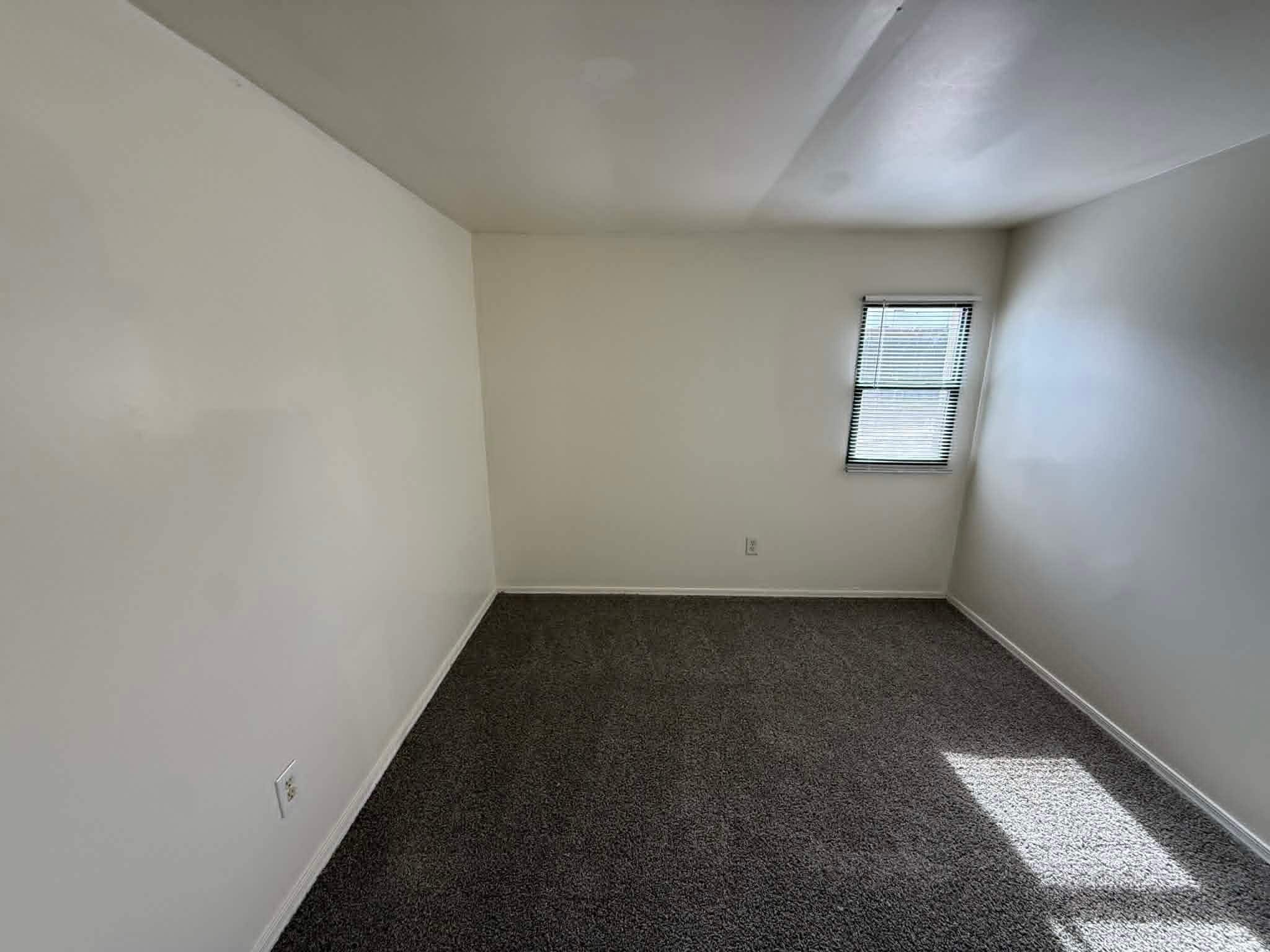 Building Photo - 1137 E Adelaide Dr
