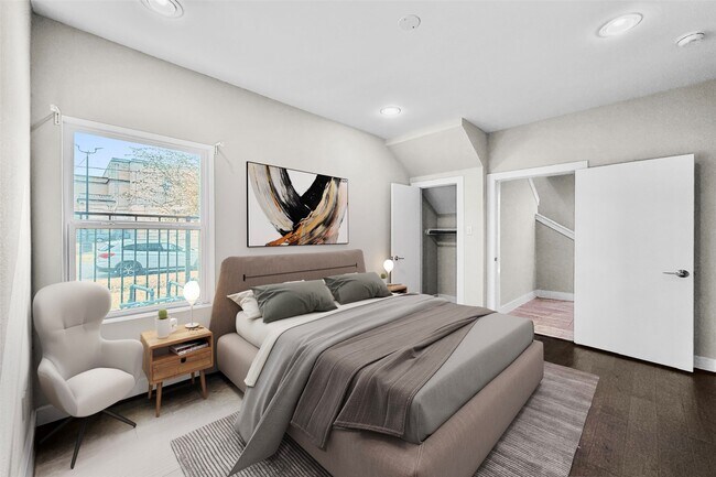 Building Photo - 2632 Bastrop St