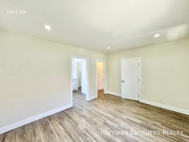 Building Photo - 2416 La Salle Ave