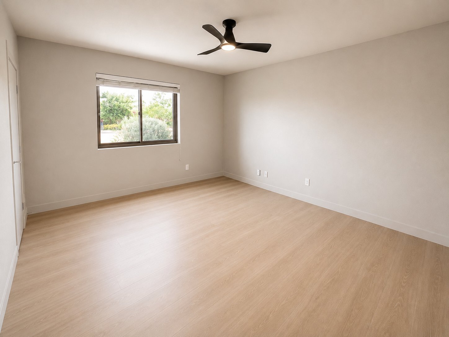 Building Photo - 8611 E Vista Dr