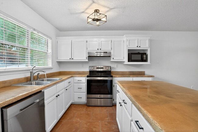 Building Photo - Beautiful Diamondhead Home