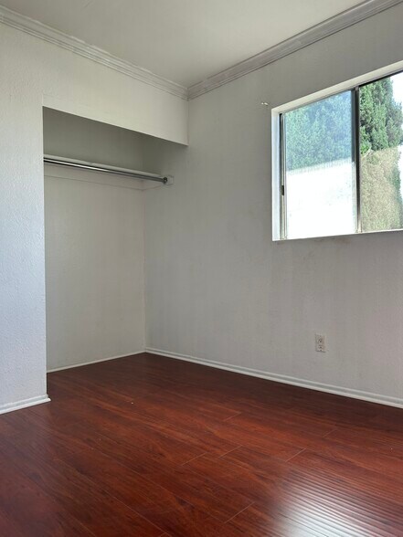 2nd medium room with open closet space - 1156 N Chicago St