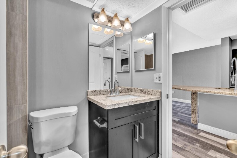 Building Photo - 2850 N Oakland Forest Dr