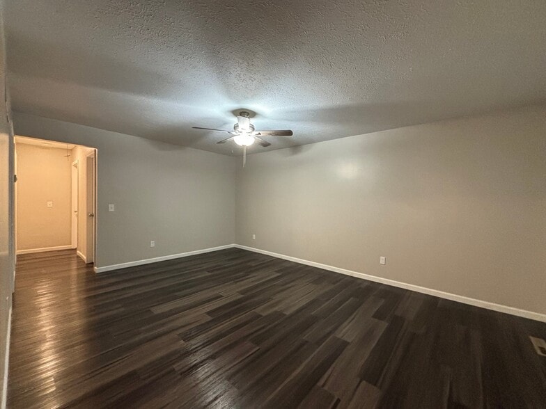 Building Photo - 1065 Moneta Ave