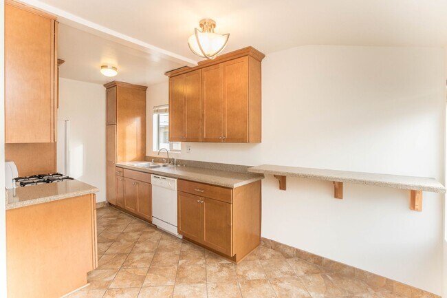 Building Photo - 1336 Centinela Ave