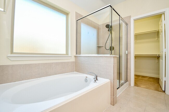 Building Photo - 8223 Summer Lake Pass Ln