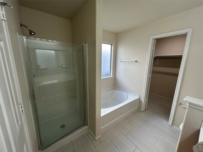 Building Photo - 707 Kiley Dr