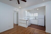 Building Photo - *OPEN HOUSE: 6/21 9:30-10:30AM* 1BR Betwee...
