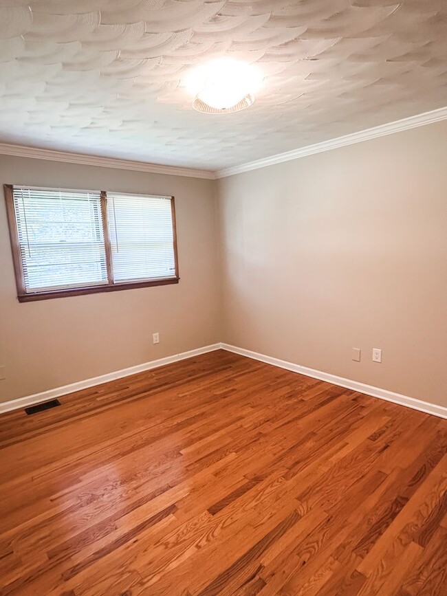 Building Photo - Charming 3 bedroom, 2 bath home in Lenoir ...