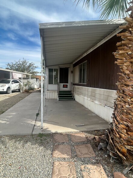 Building Photo - 3601 E Wyoming Ave