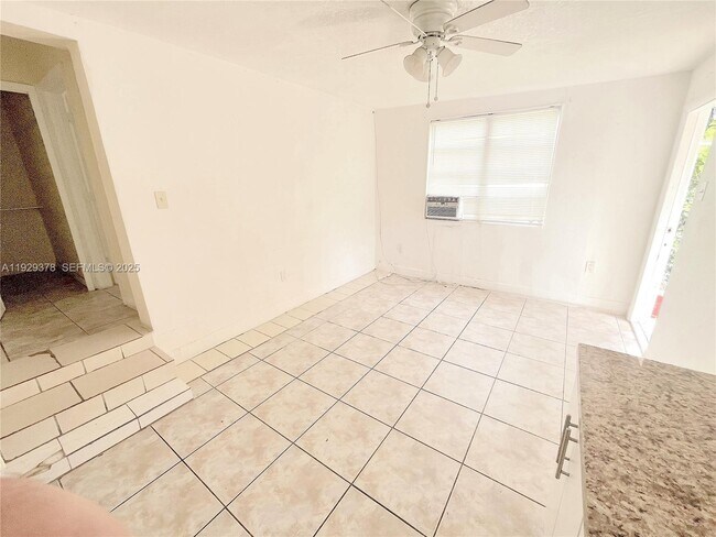 Building Photo - 236 E 14th St