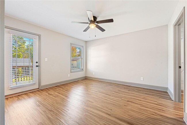 Building Photo - 300 Cottage Hl Ct