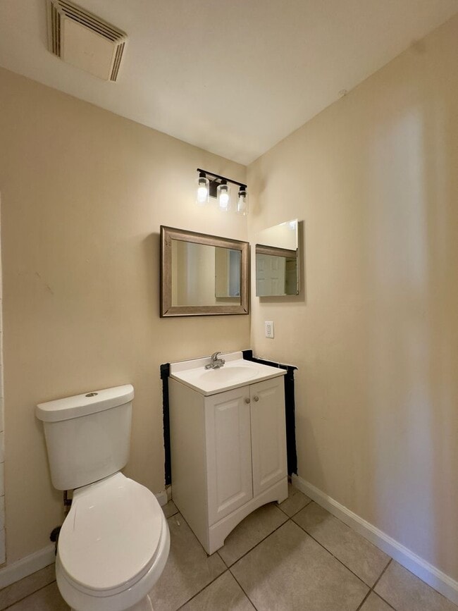 Building Photo - Charming 3 Bedroom/2.5 Bathroom Townhome in Randallstown, MD!