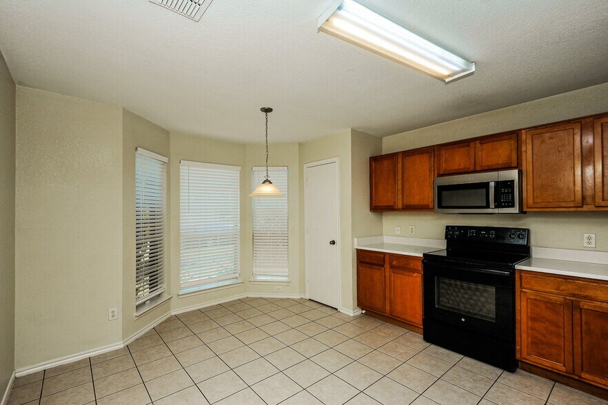 Building Photo - 3416 St Vincent Rd