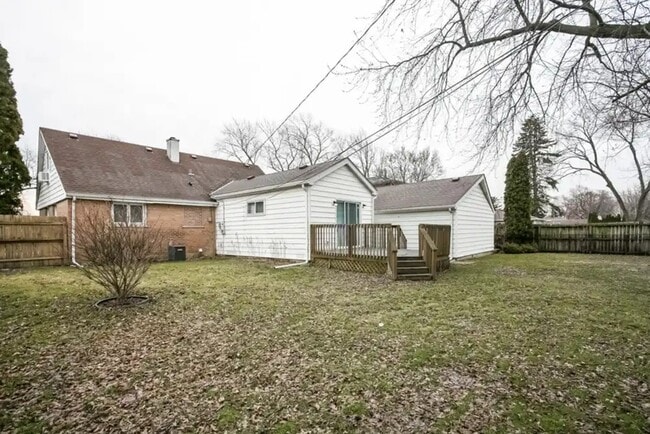Building Photo - 8441 Lockwood Ave