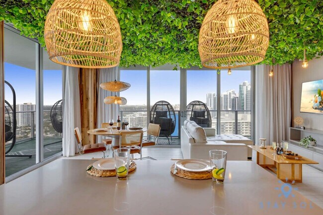 Building Photo - 4010 S Ocean Dr