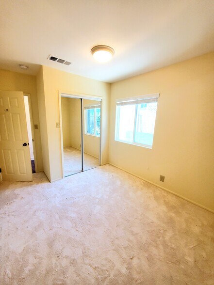 Building Photo - 3916 Highland Ave