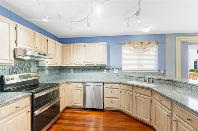 Building Photo - 208 Kylewood Ct