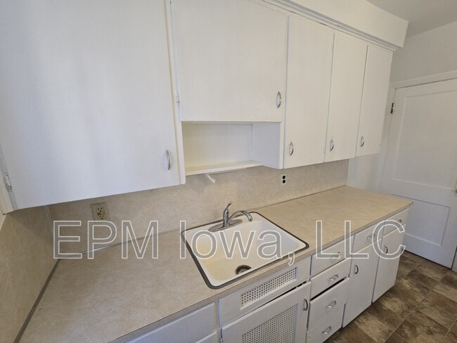 Building Photo - 235 Madison St