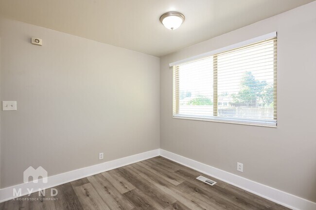 Building Photo - 180 Millerberg Dr