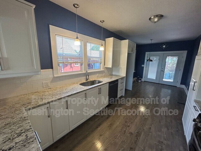 Building Photo - 208 N Washington Ave