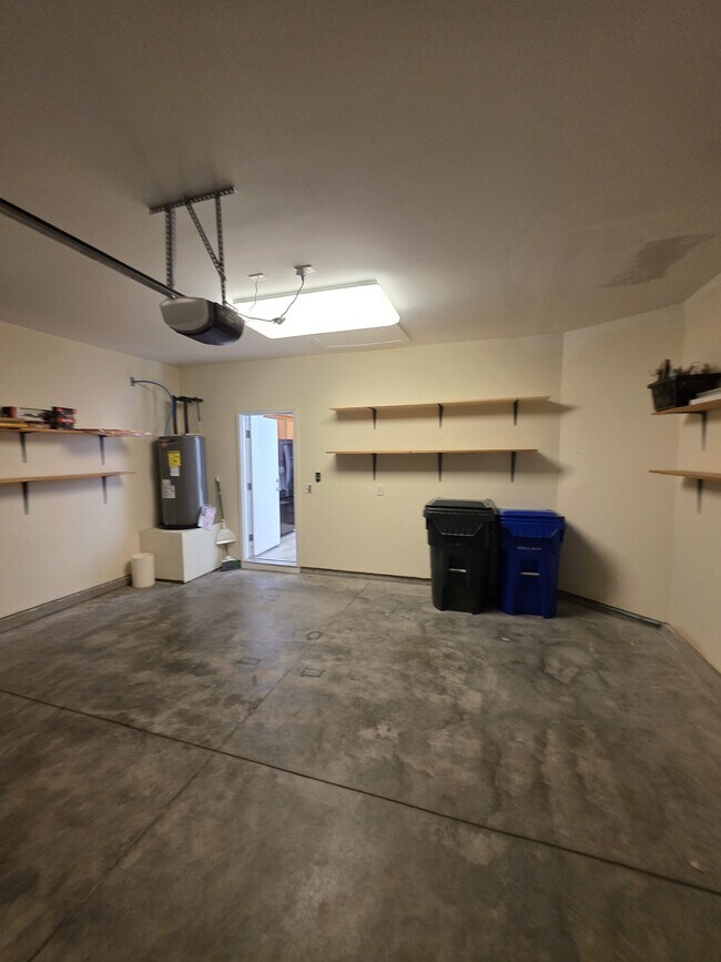 Building Photo - 1041 Fairway Ln