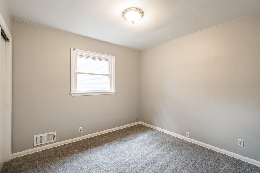 3rd Bed/ Office_1_New Carpet - 3558 N Cramer St