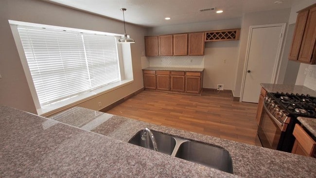 Building Photo - 1203 Brook Grove Dr