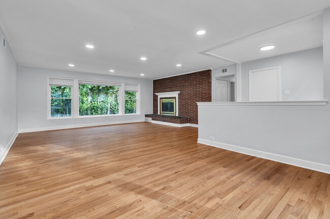 Building Photo - 6811 N Kenneth Ave