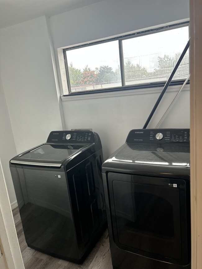 Building Photo - 3980 Crayrich Cir