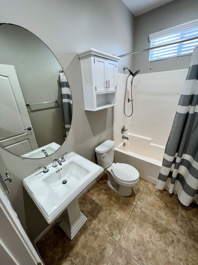 Building Photo - 3 bedroom SINGLE STORY home in Winchester on HUGE corner lot