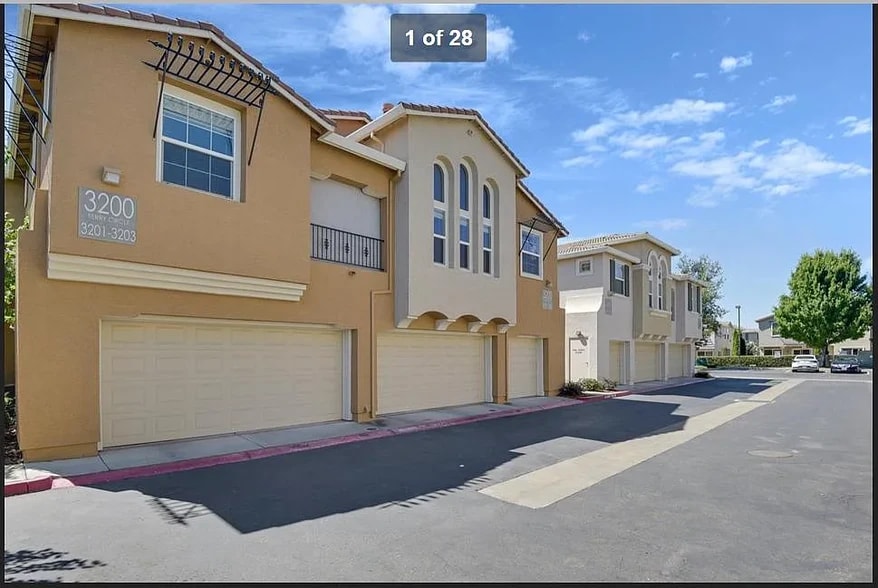 Building Photo - 3201 Ferry Cir