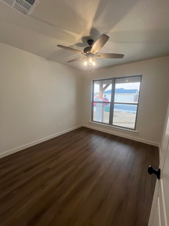 Building Photo - 3111 140th St