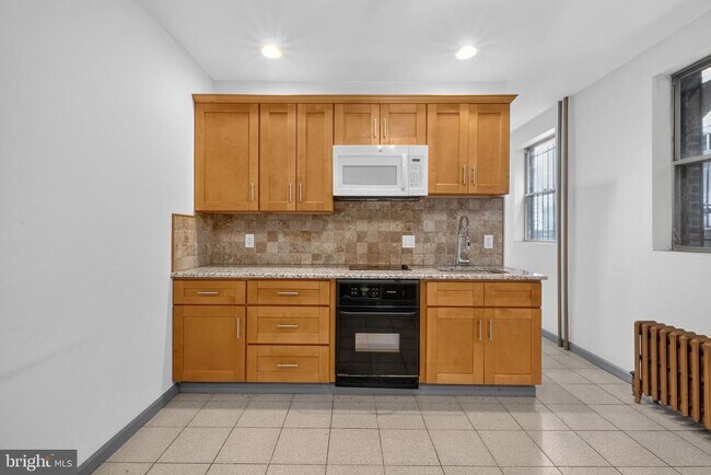 Building Photo - 1425 Jackson St
