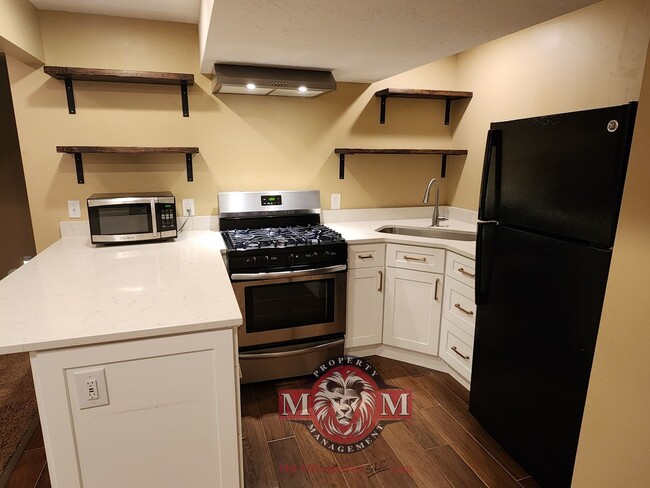 Building Photo - Remodeled 5 Bd Home in Midvale