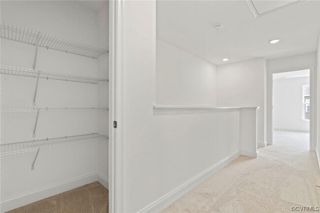 Building Photo - 13808 Village View Dr