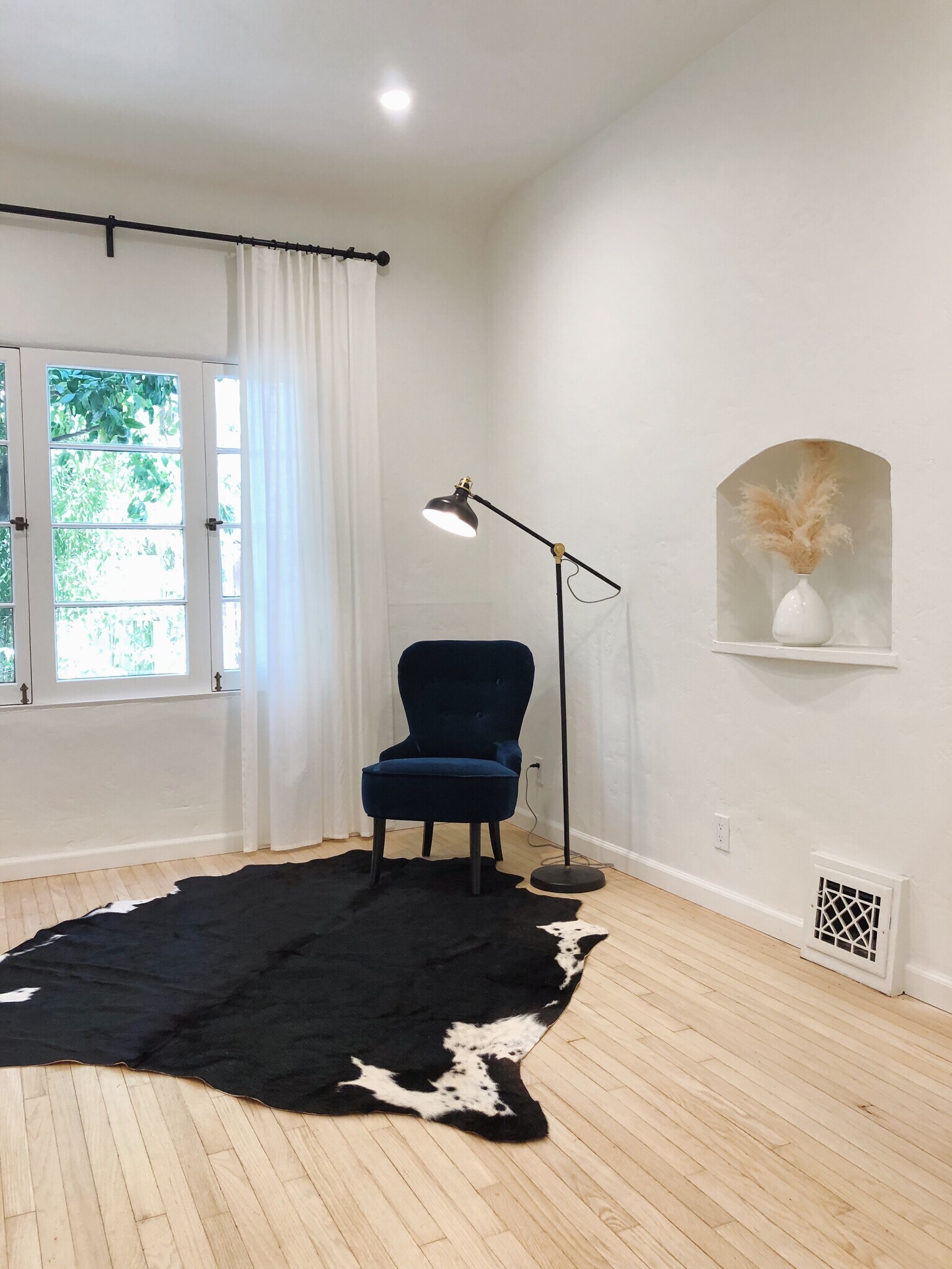 Building Photo - 922 N La Jolla Ave