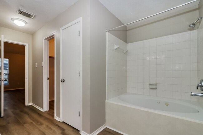 Building Photo - 8903 Westplace Dr