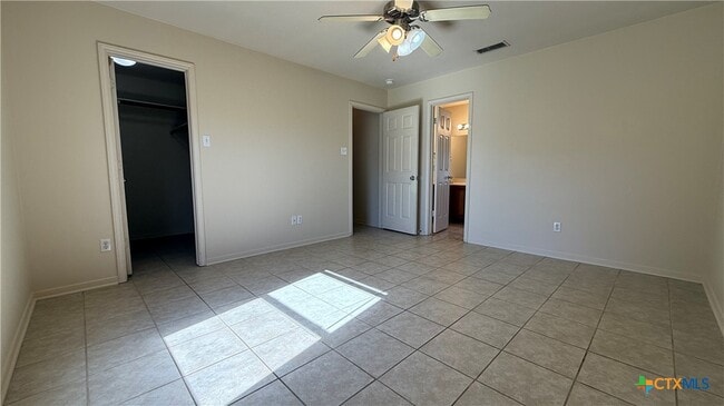 Building Photo - 2400 Price Dr