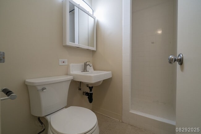 Building Photo - Queen Emma Gardens, Prince Tower, Studio $...